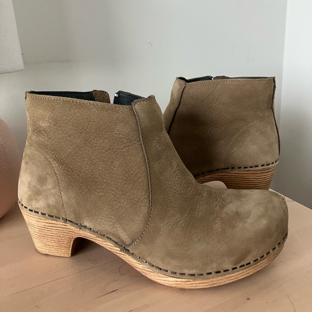 Brown leather Dansko boots size 36